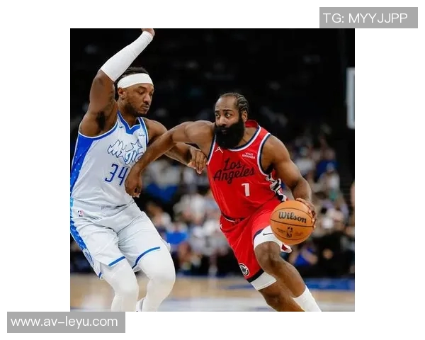 快船半场领先鹈鹕8分哈登贡献16分6助攻祖巴茨与普尔各得14分