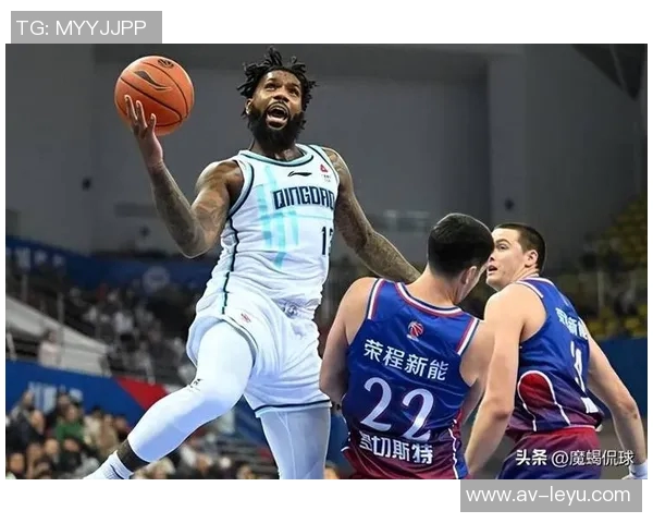 鲍威尔半场表现惊艳12投6中轻松砍下18分助球队争夺胜利